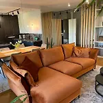 Luxurious & Spacious 2-Bedroom Apartment