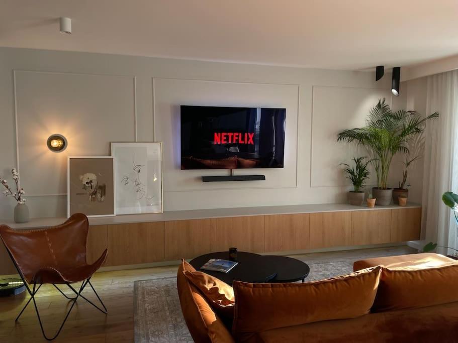 Luxurious & Spacious 2-bedroom Apartament *